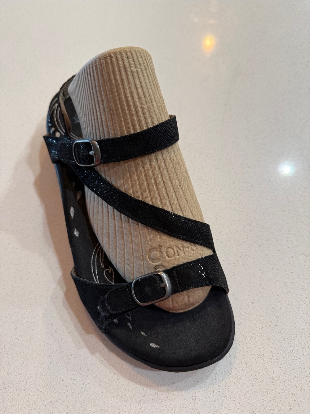 Taos Women’s Black Strappy Comfort Sandals Size 9